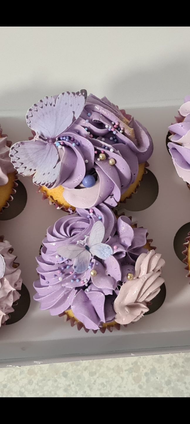 Customer photo review of Purple Edible Wafer Butterflies - Mix sizes - 24pcs
