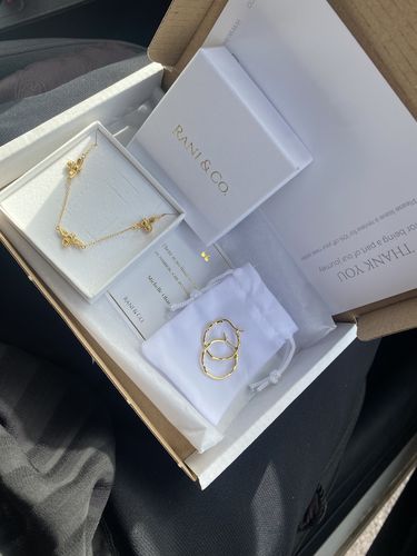 Customer photo review of Queen Bumblebee Bracelet (Gold)