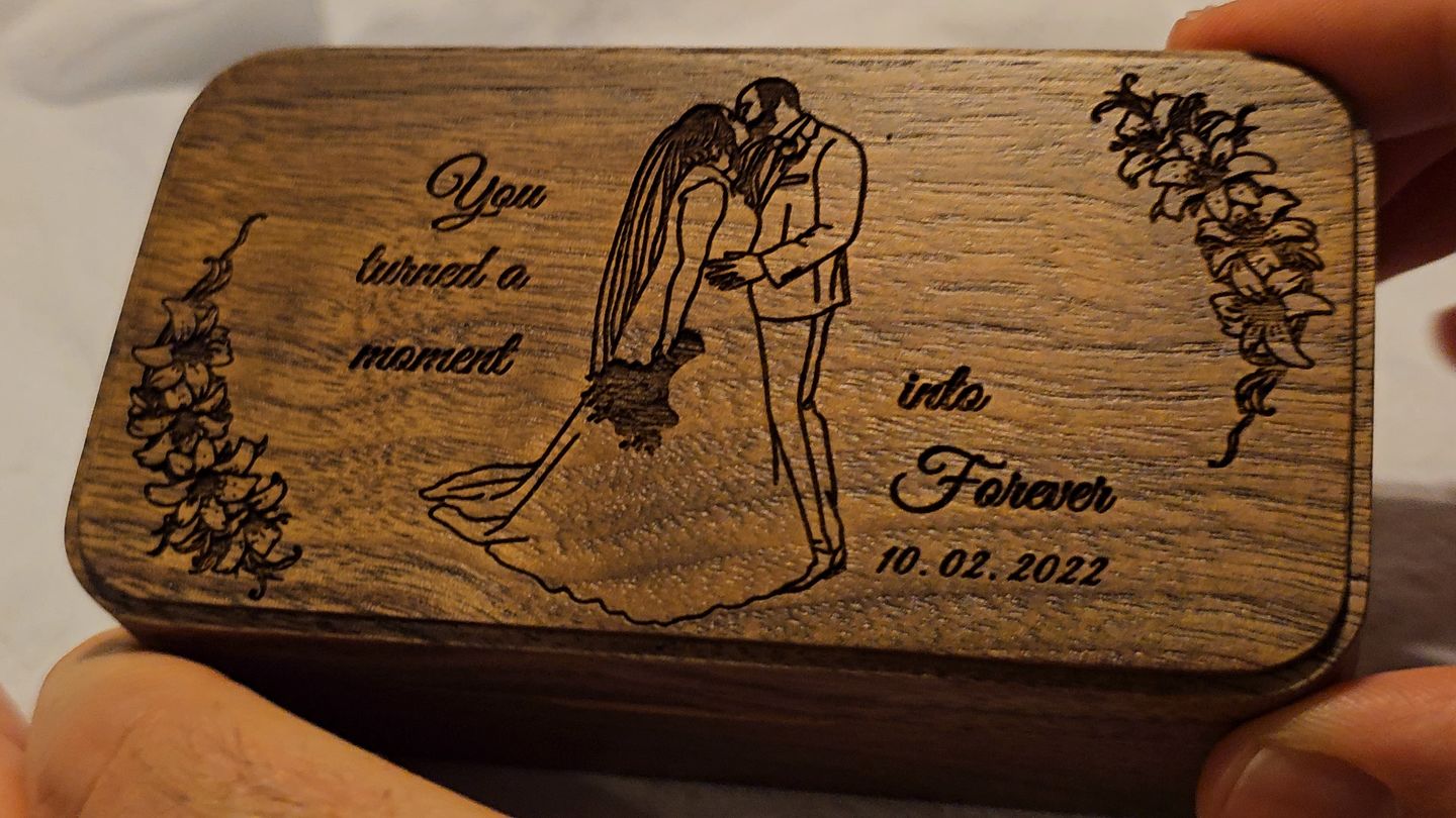 Customer photo review of Ava - Music Box with Wedding Ring Pillow