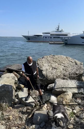 Customer photo review of Multi-Pocket Streamer Hip Hop Low-Grade Shorts