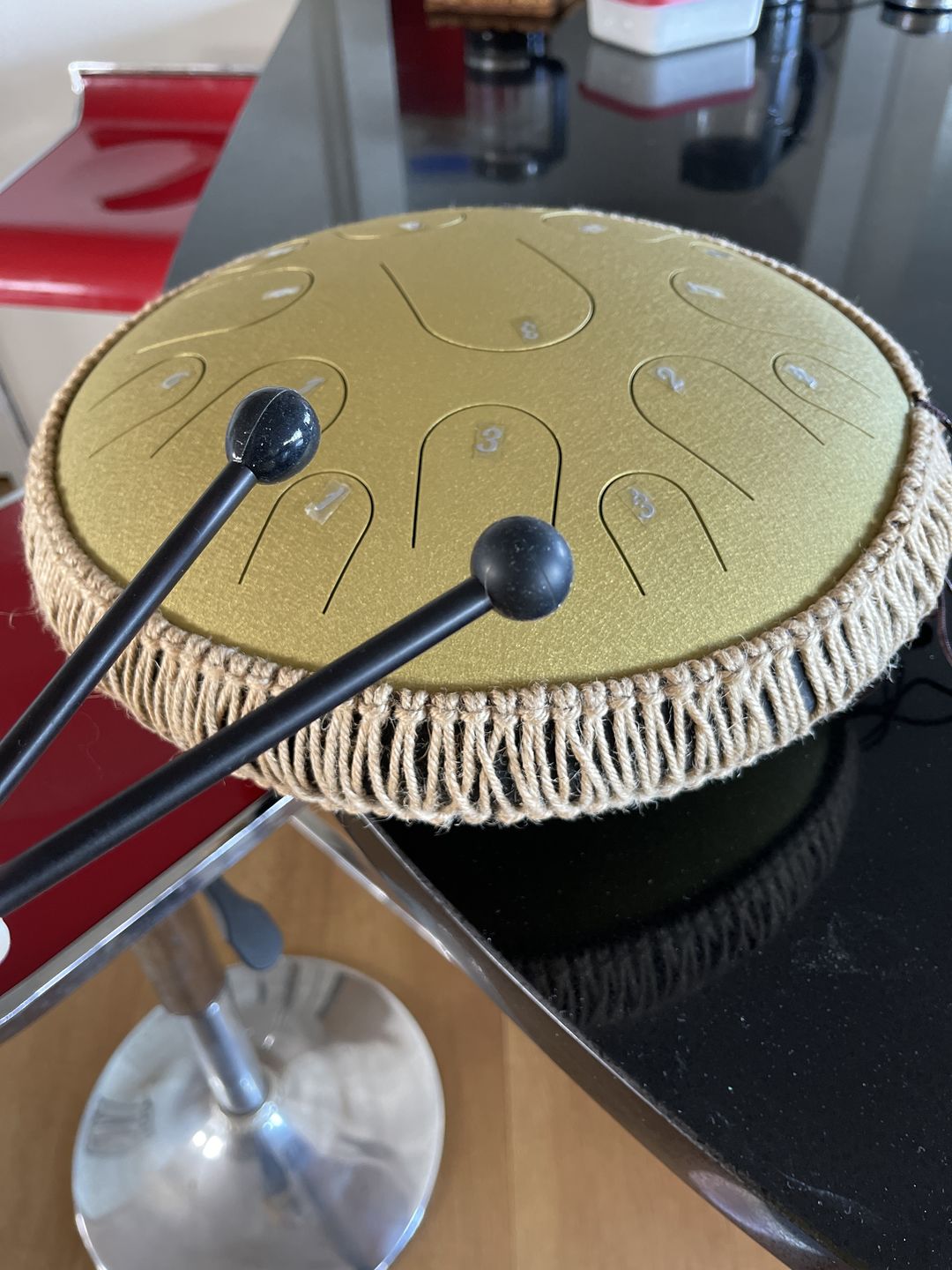Customer photo review of Hluru Steel Tongue Drum 14" 15-Note D Major (8 Colours)