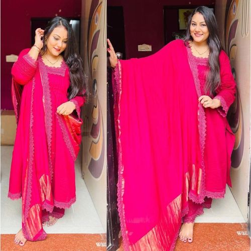 Customer photo review of Luxe Enduring Wine Maternity + Bump Band Bottom + Dupatta (3 Pc) (100% Cotton)