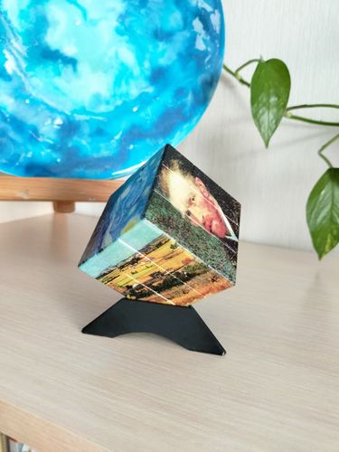 Customer photo review of Art history rubik's cubes