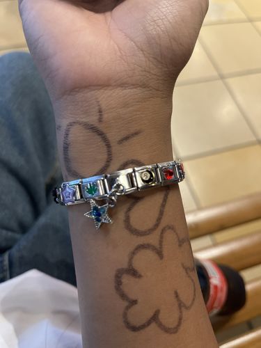 Customer photo review of Emblem (Star)