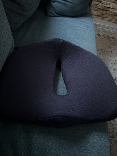 Customer photo review of Reeta- Tailbone Cushion-Suitable for Hemorrhoids Prostatitis problem & Pregnant Women
