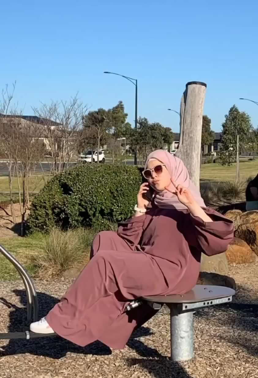 Customer photo review of Everyday Khatijah Abaya - Berry