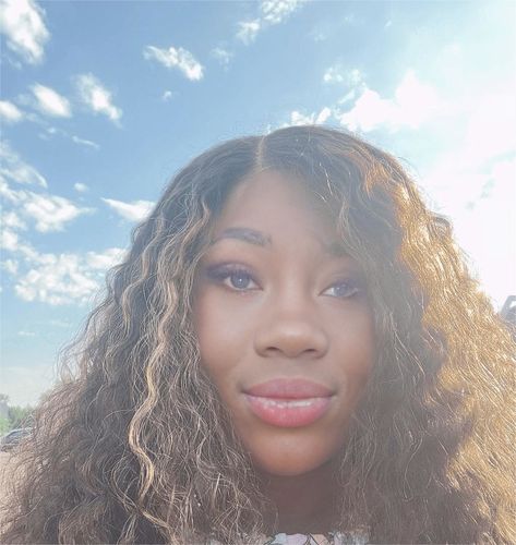 Customer photo review of Luvwin 13x4&13x6 Brown Ombre Highlights Water Wave Glueless Pre-Cut HD Lace Frontal Wig