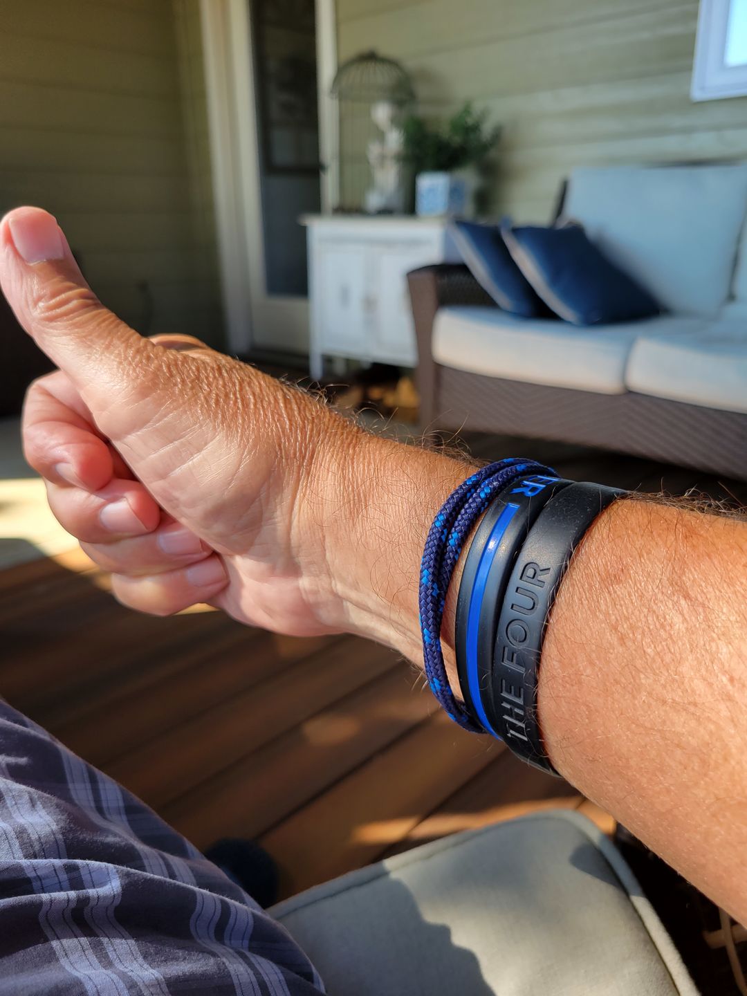 Customer photo review of Vertig Magnetic Paracord Bracelet Dark Blue