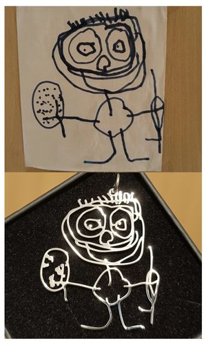 Customer photo review of LOANYA persönliche Kinderzeichnung als Halskette oder Anhänger