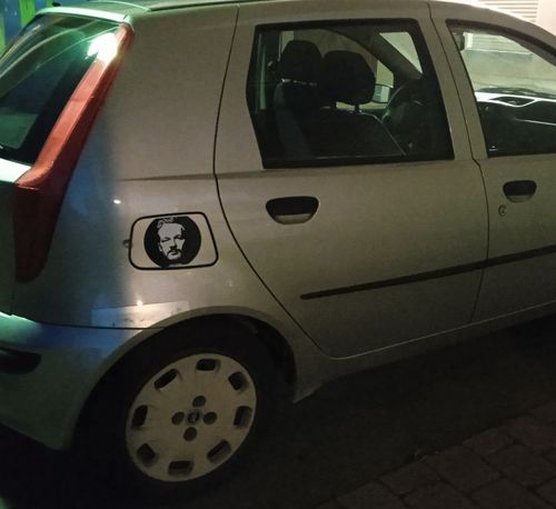 Customer photo review of GROSSE STICKER / AUFKLEBER • FREE JULIAN (10 STK.)