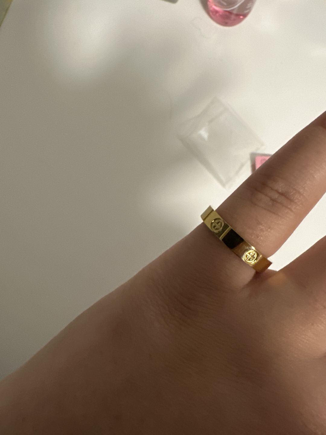 Customer photo review of Crossed Arianna Ring | 18K vergoldet