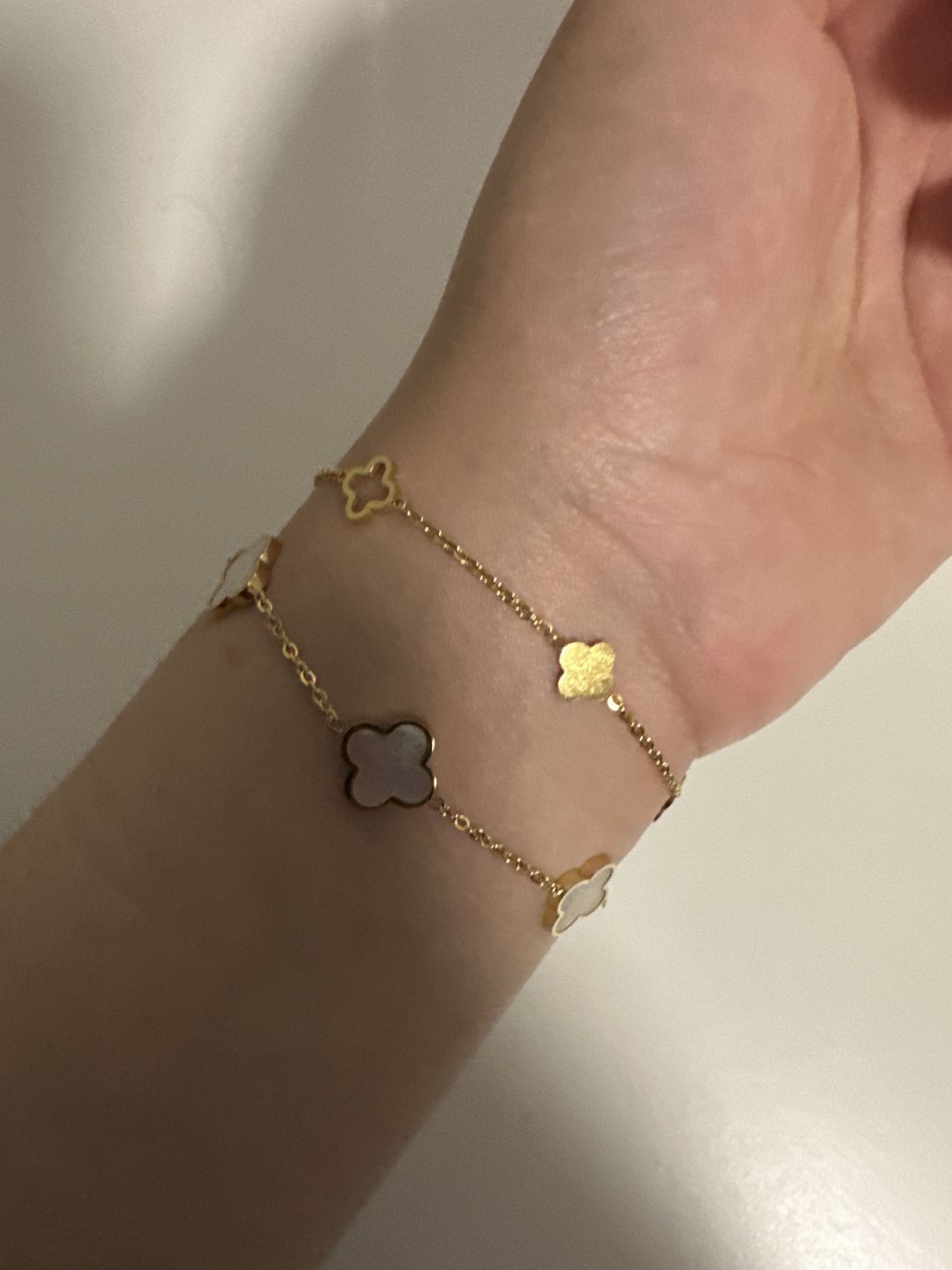 Customer photo review of Clover Armband | 18K vergoldet