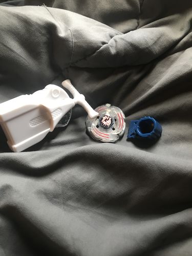 Customer photo review of Takara Tomy Lightning L Drago Beyblade BB-43 100HF Metal Fusion - With String Launcher