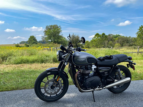 Customer photo review of Brogue Moto Triumph Modern Classic JW Speaker 7" LED Headlight Kit - 2016+ Thruxton - Scrambler - Bonneville T100 - T120 - Speed Twin - Street Twin