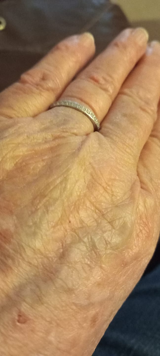Customer photo review of White Gold 2mm Full Glitz Ring