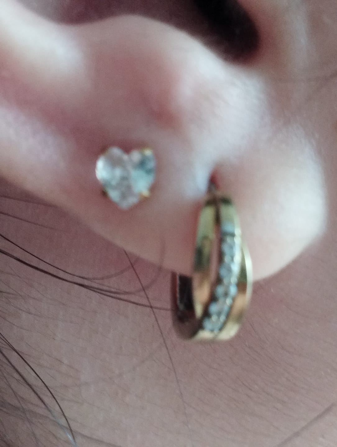 Customer photo review of Bright Heart Ohrstecker | 18K vergoldet