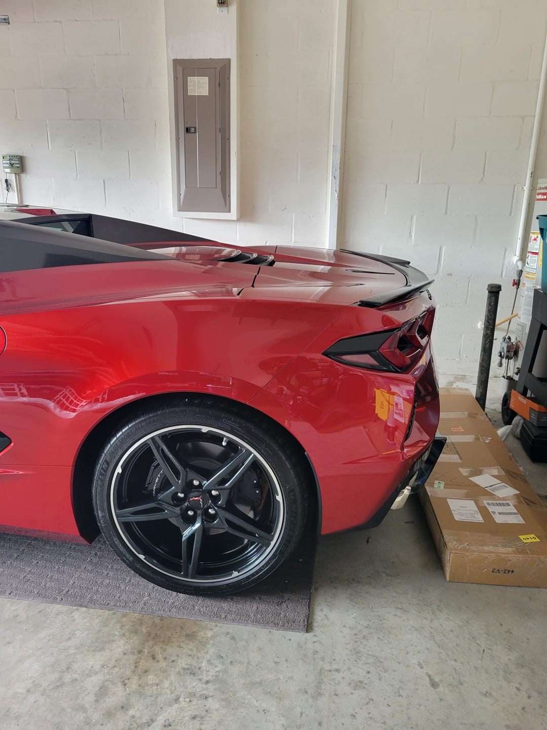 Customer photo review of Chevrolet Corvette C8 Low Profile Rear Lid Wing Spoiler