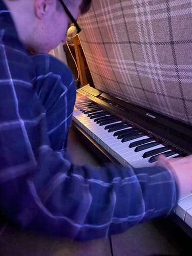 Customer photo review of Donner DEP-10 Portable Keyboard 88-Key Semi-Weighted with Sustain Pedal