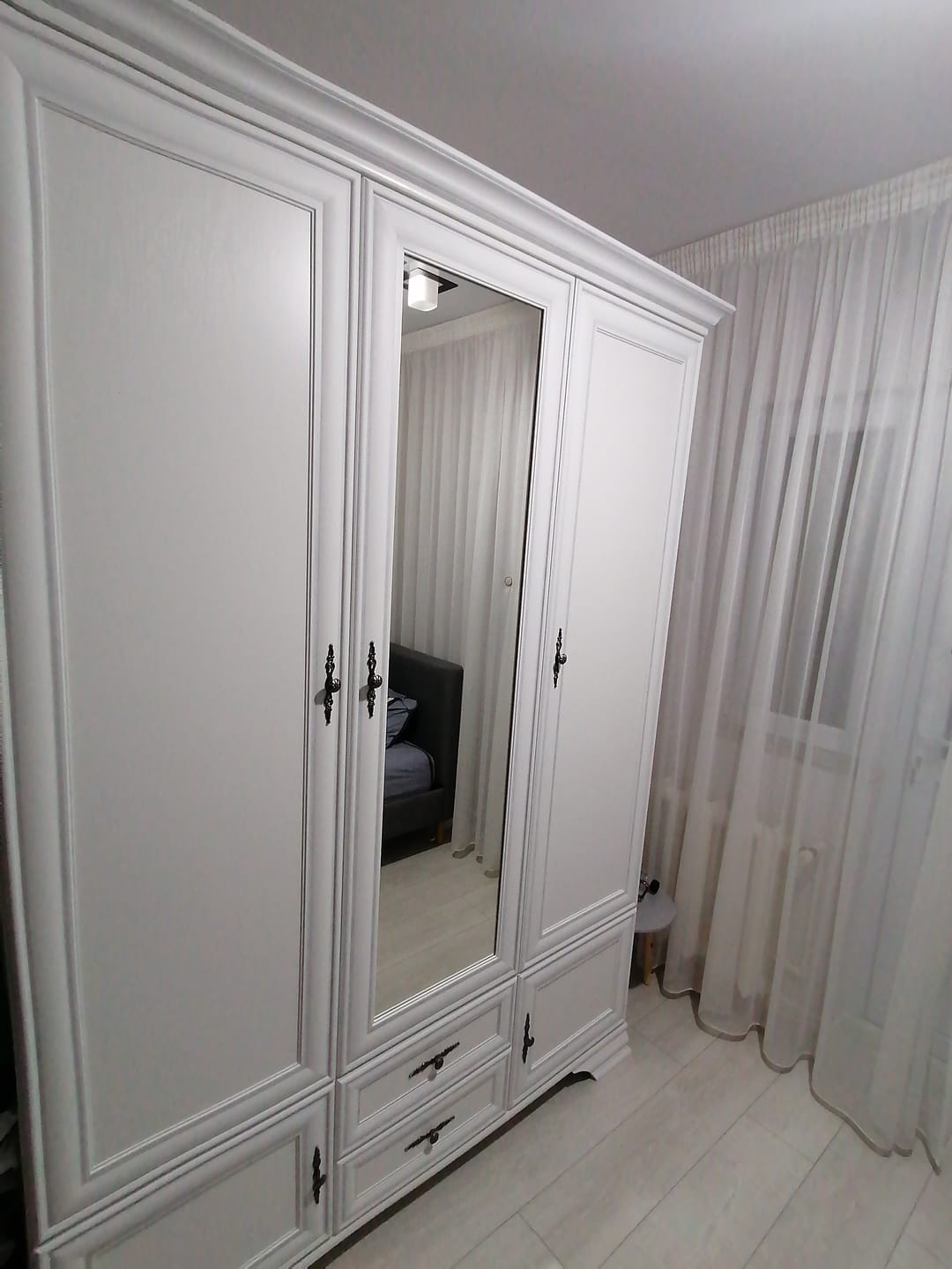 Customer photo review of Dulap IDENTO, alb, PAL, cu 5 usi si 2 sertare, 156x61x217 cm