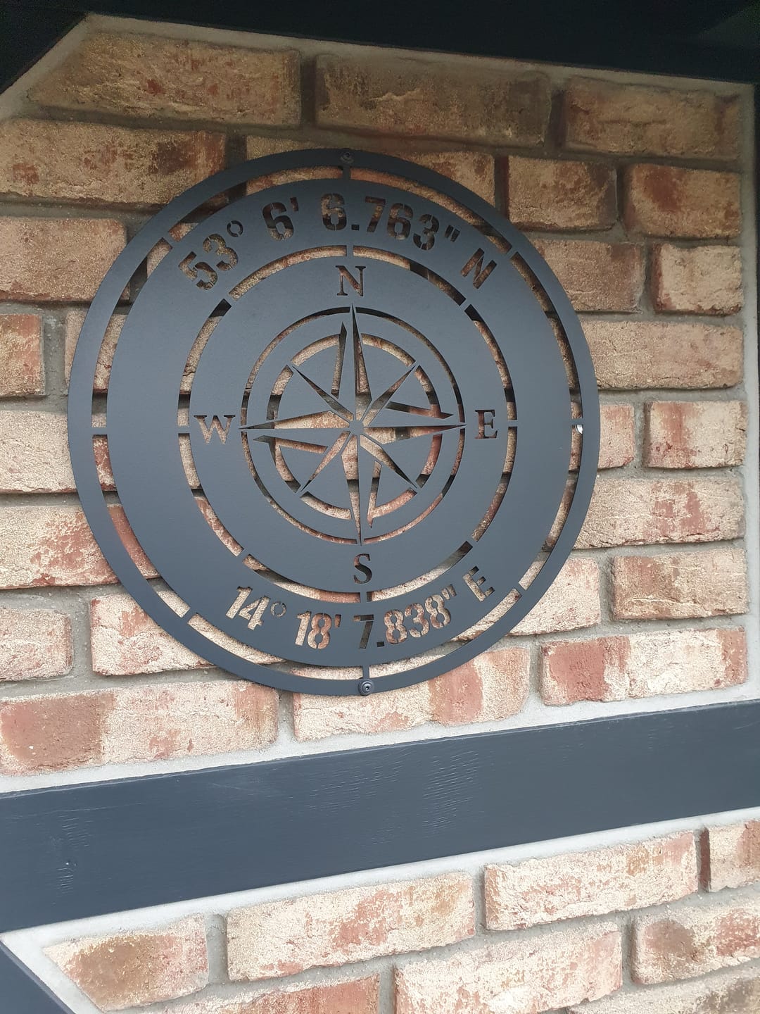 Customer photo review of Wanddekoration Kompass mit Koordinaten für Innen-und Außenbereich-personalisierbar