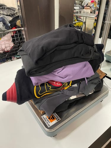 Customer photo review of Vintage The Almighty Buck T Shirt Size XL Fits Size Large