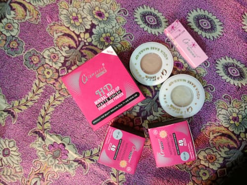 Customer photo review of Glamorous Face 4D Foundation Jar