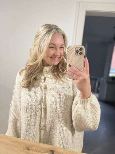 Customer photo review of Danielle Strickjacke - Creme