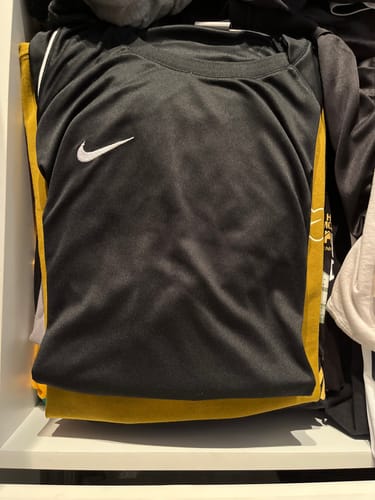Customer photo review of Vintage Nike Jersey Mens Large Black Swoosh Athletic