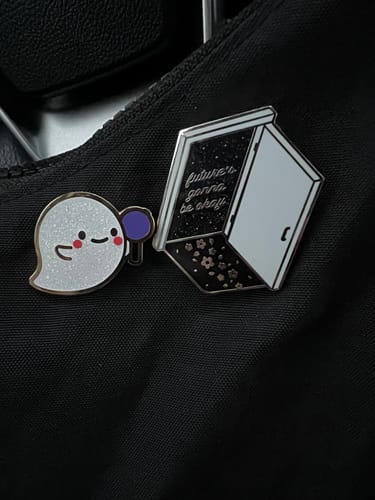 Customer photo review of D-DAY Open Door Pin (Silver Version)