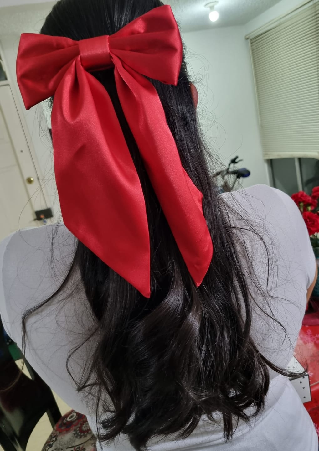 Customer photo review of Moño - EXTRA Large Bow