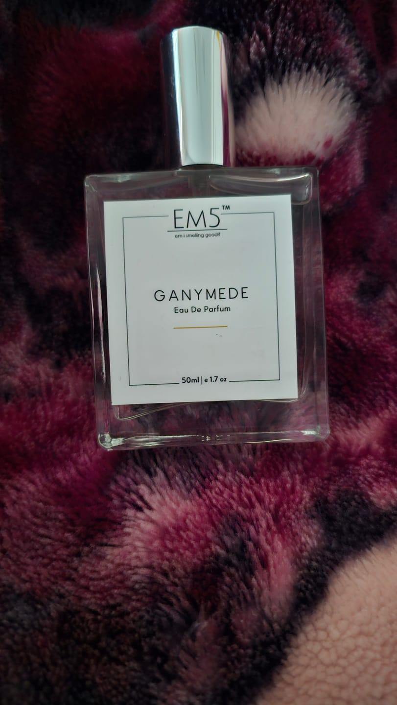 Customer photo review of EM5™ Ganymede Unisex Perfume | Strong and Long Lasting | Warm Spicy Leather | Luxury Gift for Men / Women | 50 ml Perfume Spray