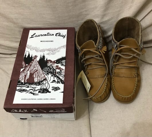 Customer photo review of Men's Leather Moccasin Boots