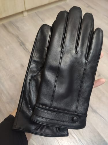 Customer photo review of Tommy's Leather Gloves