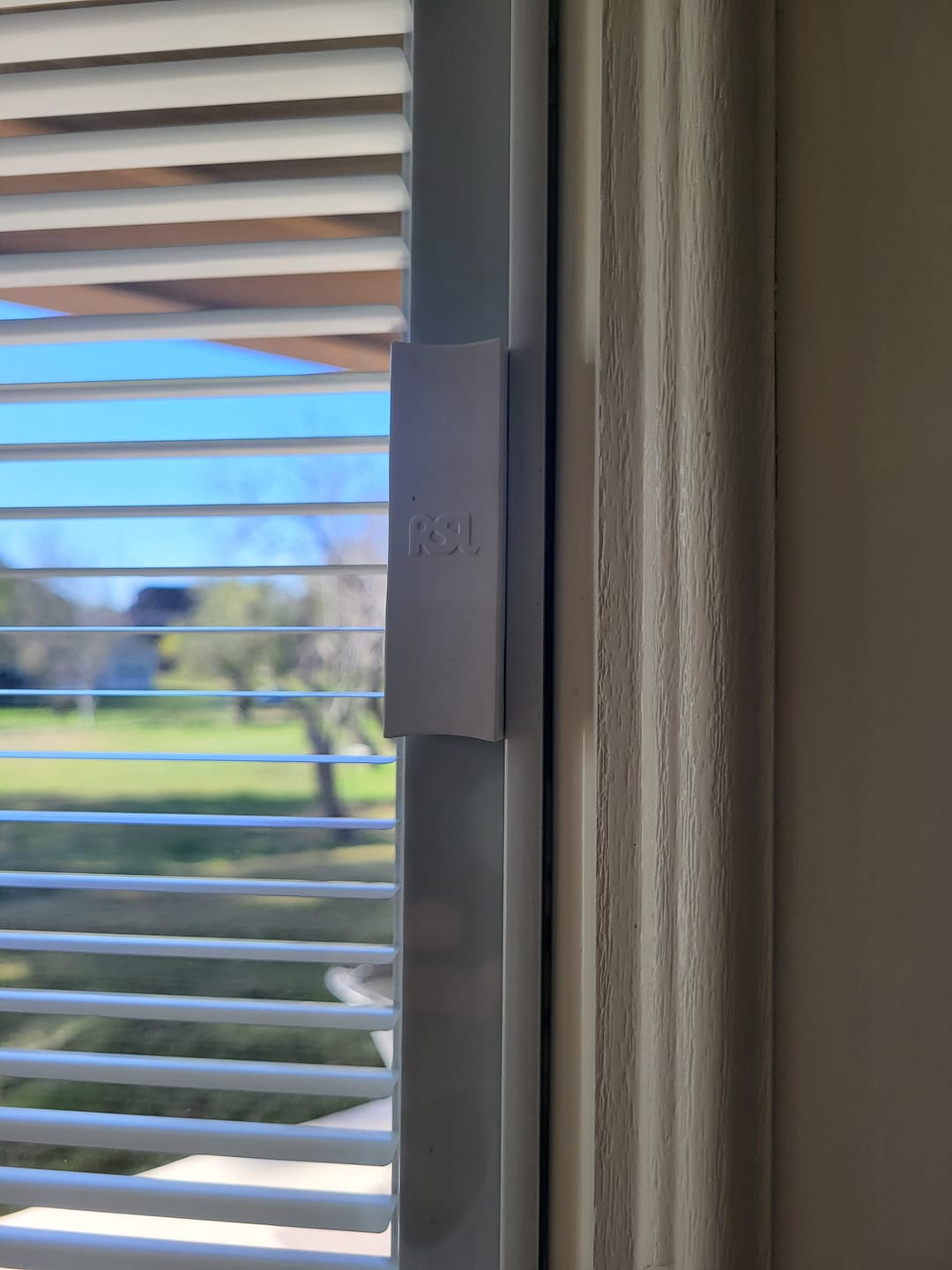 Customer photo review of RSL Sliding Magnetic Blind Controller