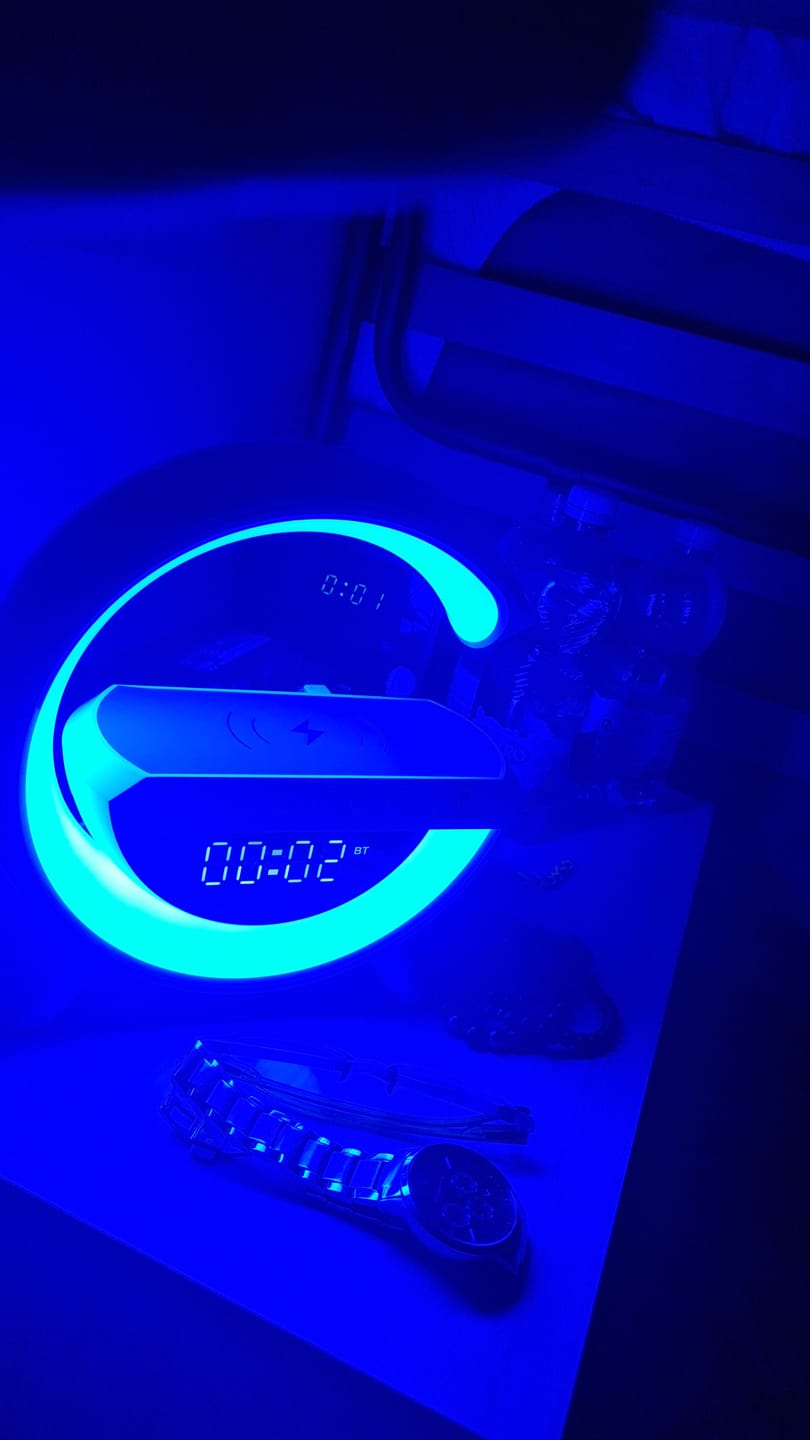Customer photo review of Cassa musica bluetooth, caricabatterie cellulare wireless, Orologio e sveglia