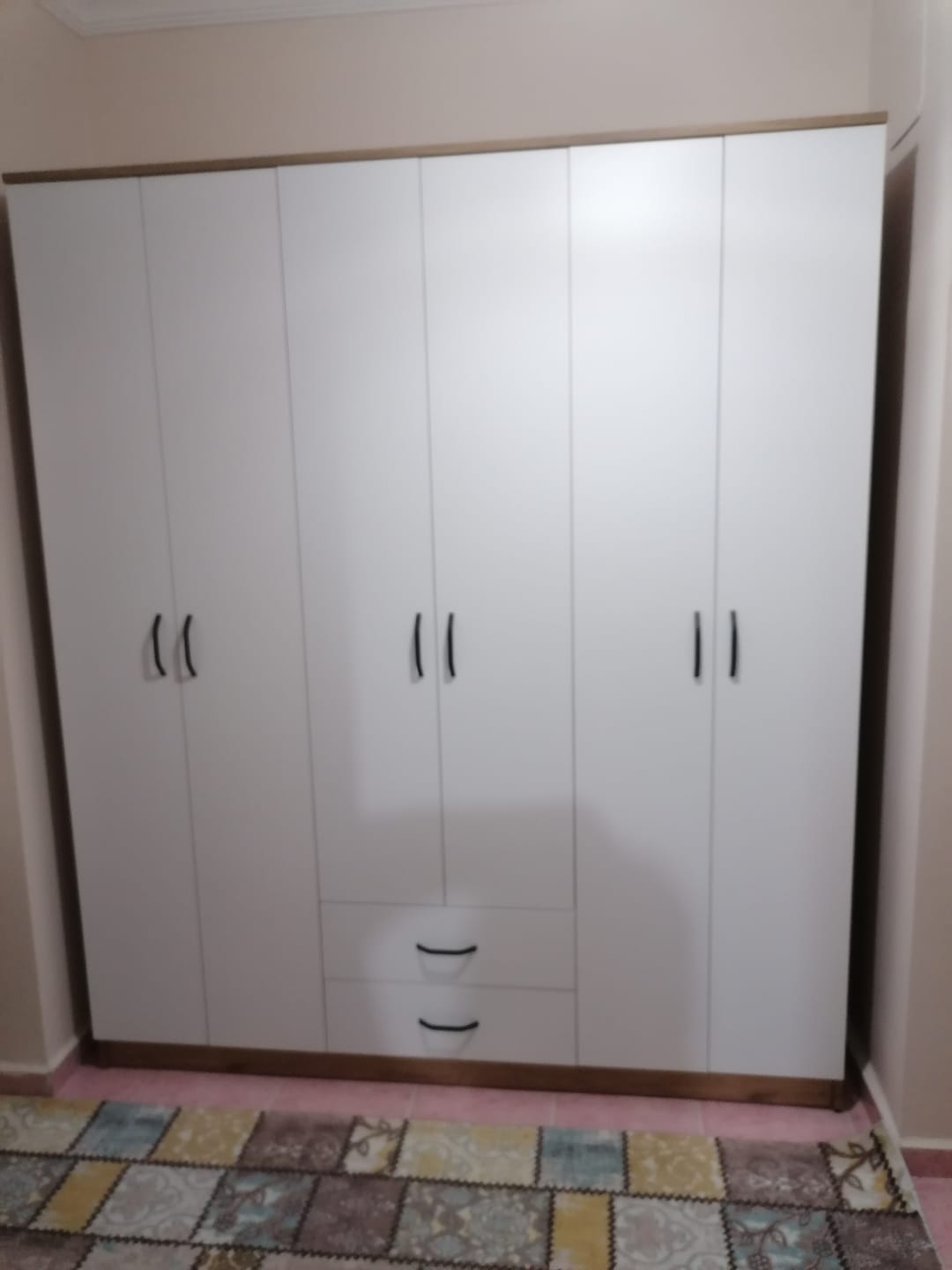 Customer photo review of Rani BA113 Geniş Gardırop Elbise Dolabı 6 Kapaklı 2 Çekmeceli 5 Raflı 3 Askılı Sepet Ceviz - Beyaz