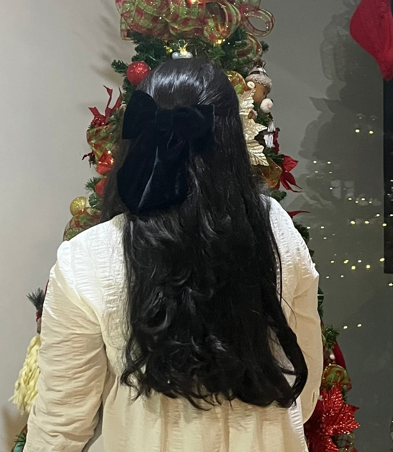 Customer photo review of Moño - Large Black Bow