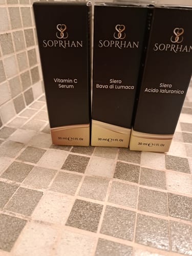 Customer photo review of Sieri Acido Ialuronico + Vitamina C + Bava di Lumaca - 3 al Prezzo di 1 (30ml per Siero)
