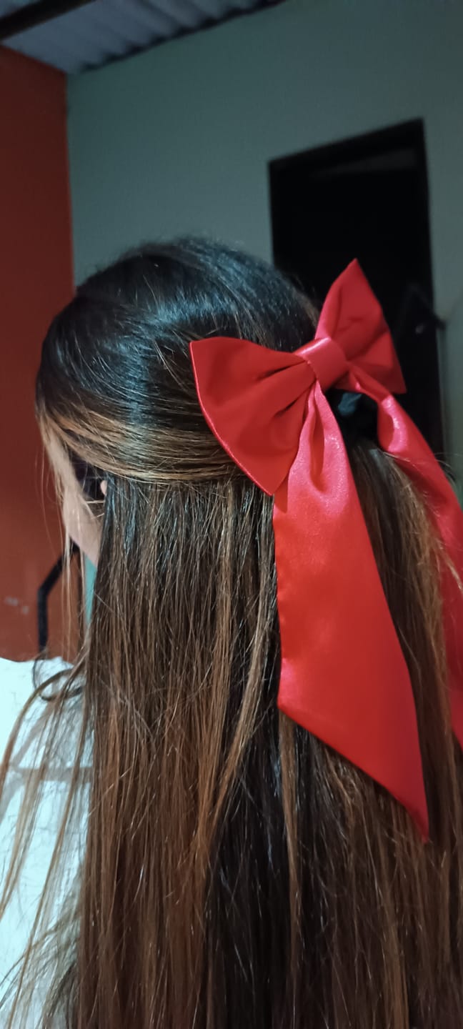 Customer photo review of Moño - EXTRA Large Bow