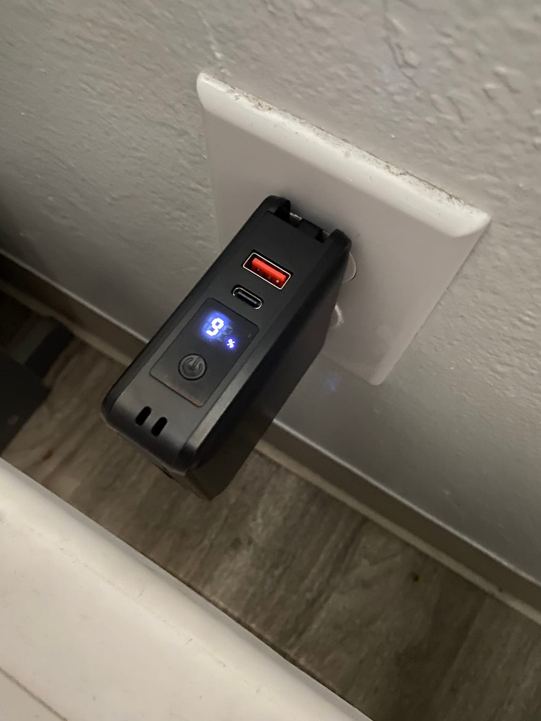 Customer photo review of 4 in 1 Wireless Power Bank Charger