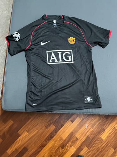 Customer photo review of MAGLIA RETRO MANCHESTER UNITED TRASFERTA 2007/08