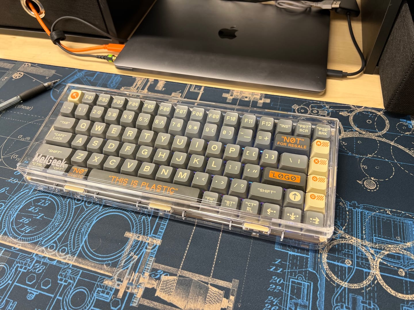 Customer photo review of MelGeek Acrylic Dust Cover for Mojo68/Mojo84