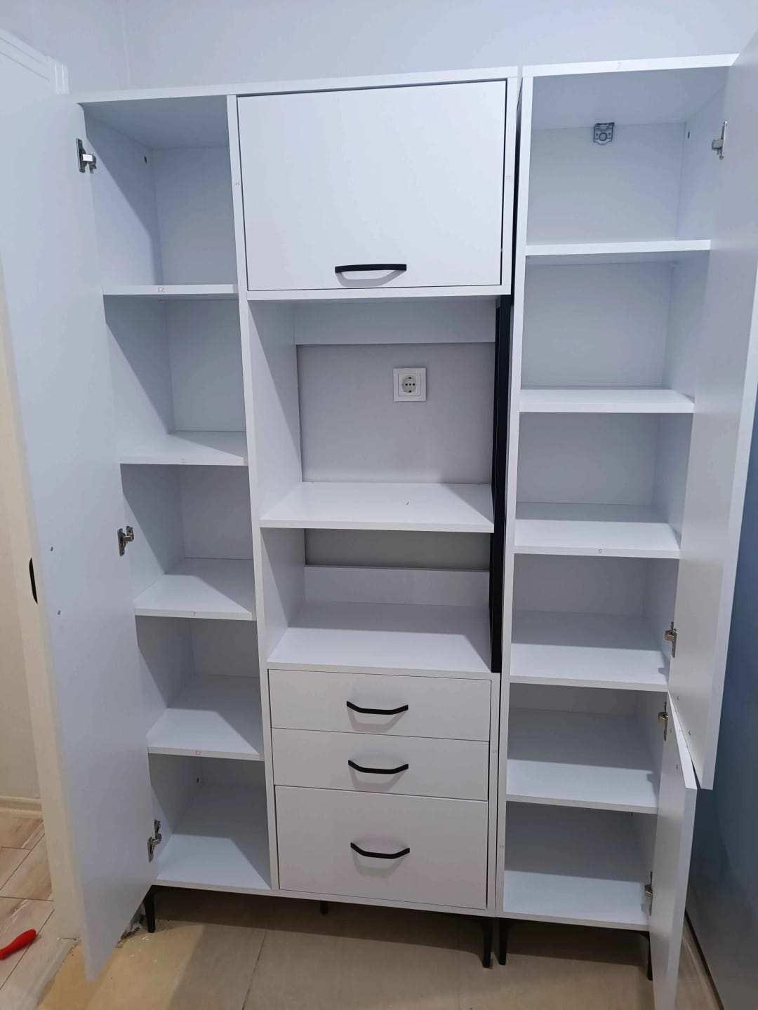 Customer photo review of Rani JE118 Çok Amaçlı Dolap 4 Kapaklı 3 Çekmeceli Kiler Mutfak Dolabı Beyaz