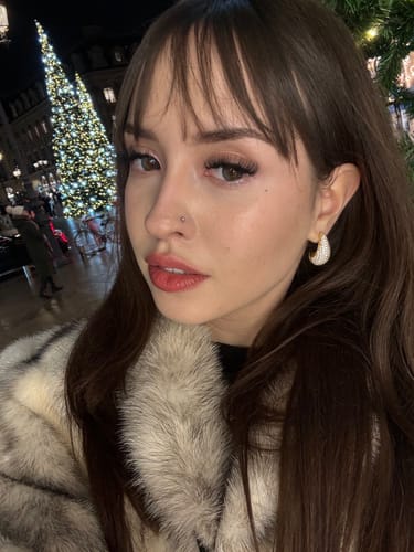 Customer photo review of Secretive Kristin Plus - Gray