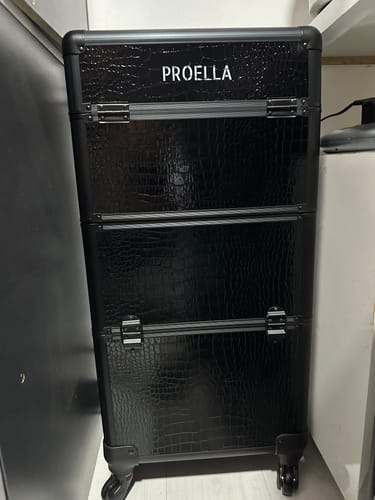 Customer photo review of Maleta Peluquería, Manicure o Maquillaje con Ruedas 2 Cuerpos