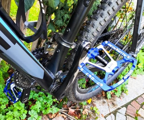 Customer photo review of APeX Alloy Bicycle Pedals - Ultralight CNC Aluminium Alloy - Anti-Slip - Flat Pedals - 3 Bearing