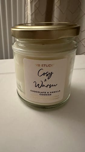 Customer photo review of "Cosy & Warm" Chocolate Soy Candle in Glass Jar
