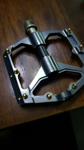 Customer photo review of APeX Alloy Bicycle Pedals - Ultralight CNC Aluminium Alloy - Anti-Slip - Flat Pedals - 3 Bearing