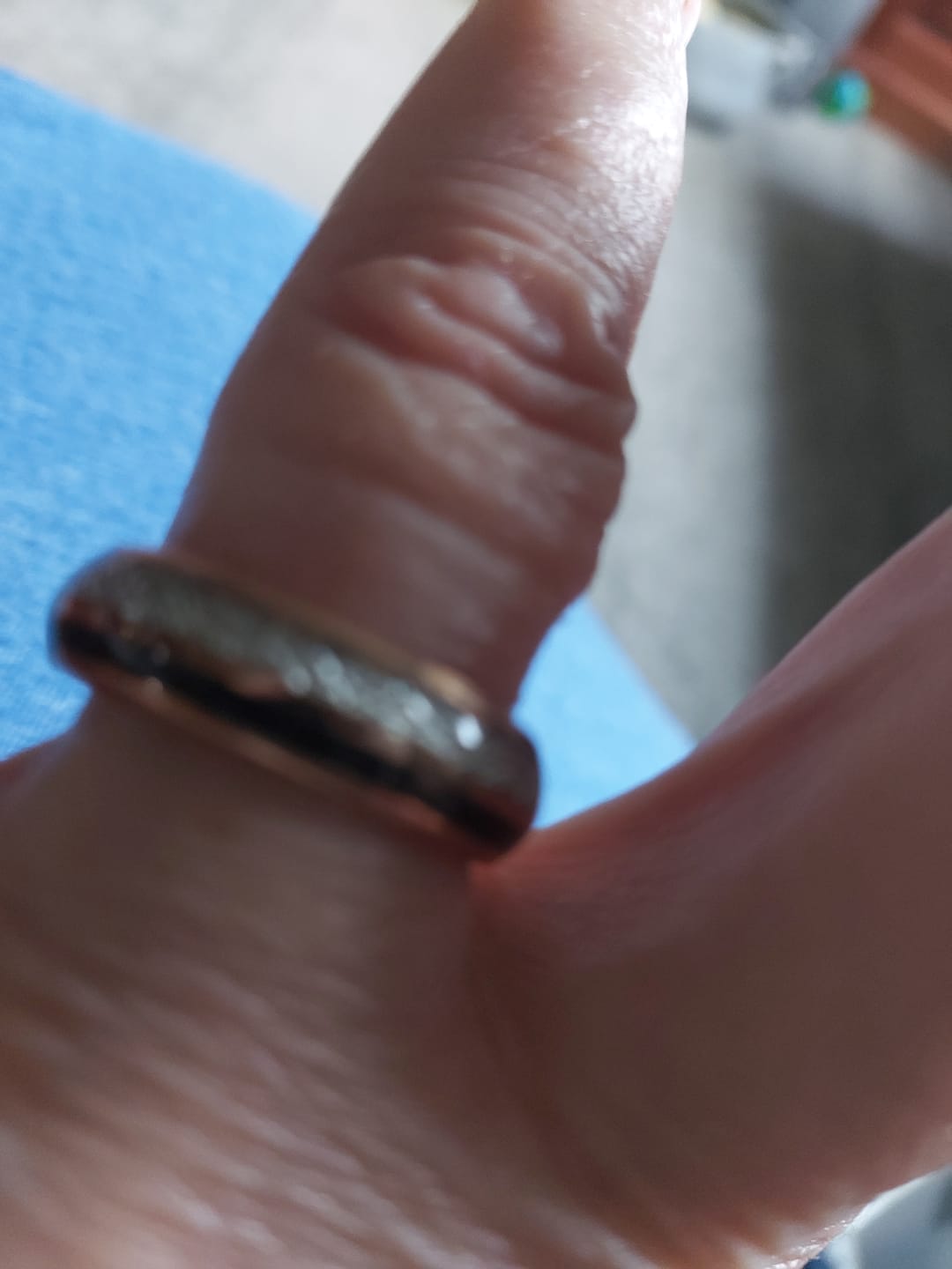 Customer photo review of The Rosie Black 6mm Wonder Ring