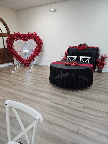Customer photo review of 8ft Romantic Atmosphere Heart Shaped Red Rose Flower Wall Wedding Decoration Indoor